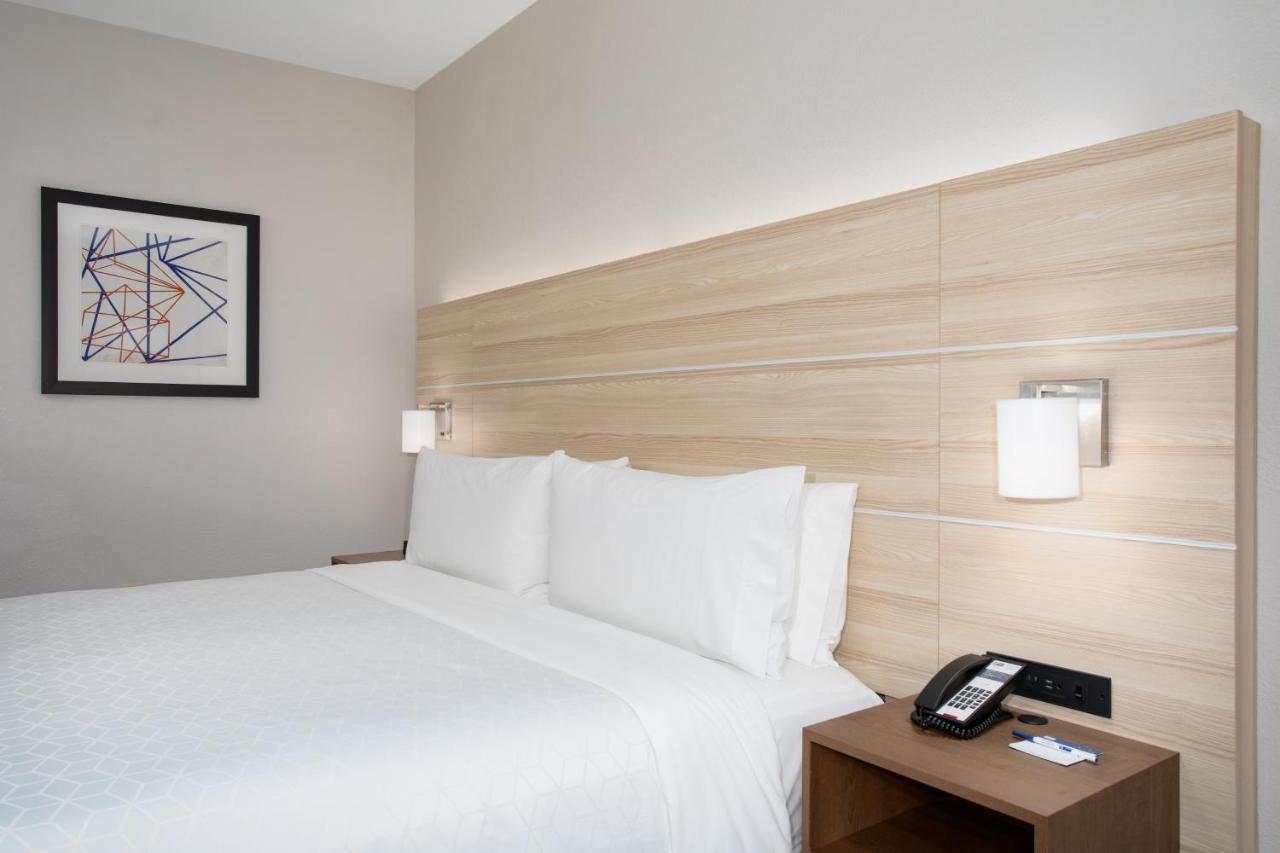 Holiday Inn Express & Suites Phoenix Glendale Dist By Ihg Zewnętrze zdjęcie