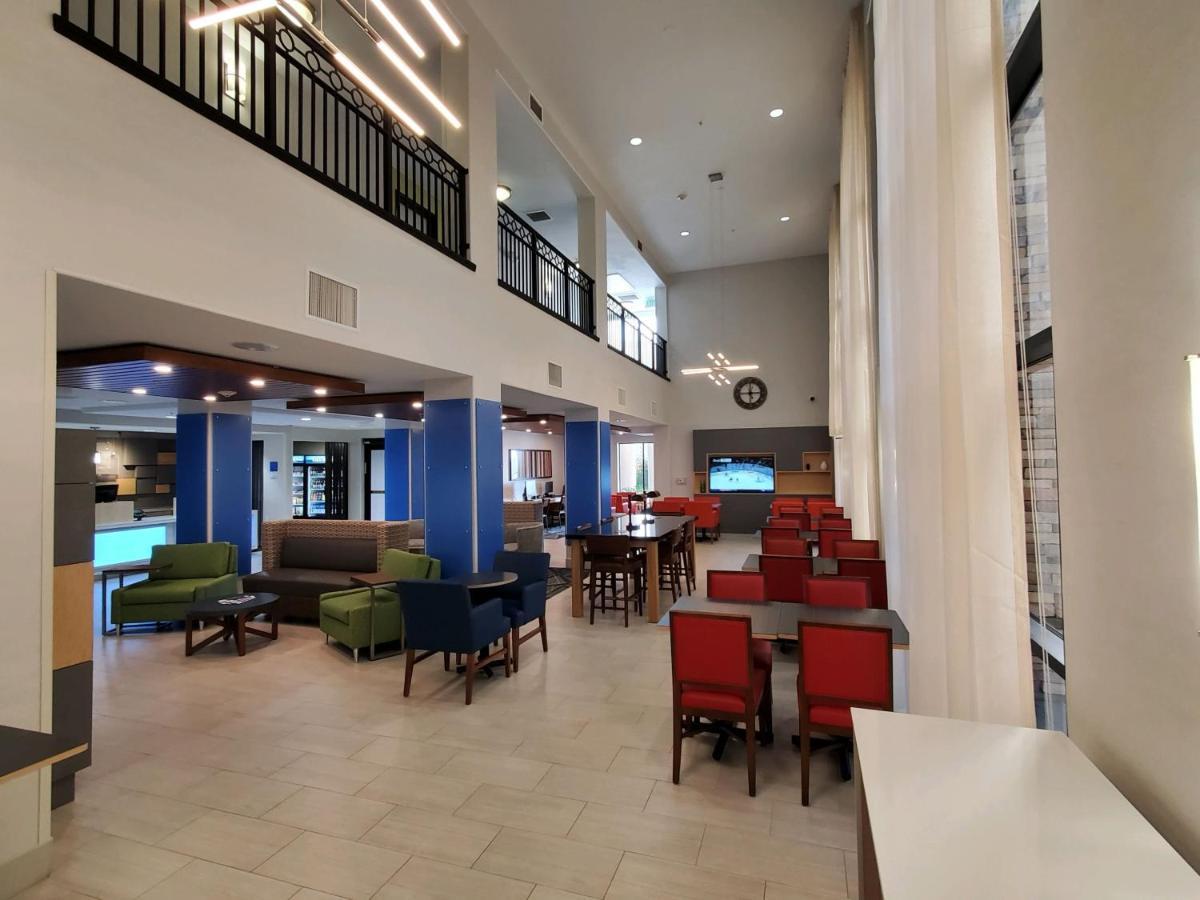 Holiday Inn Express & Suites Phoenix Glendale Dist By Ihg Zewnętrze zdjęcie