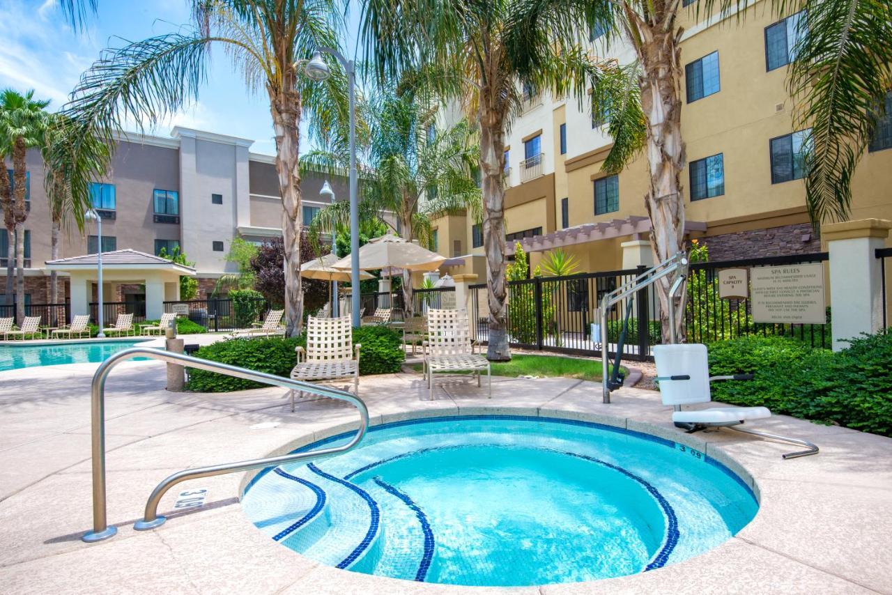 Holiday Inn Express & Suites Phoenix Glendale Dist By Ihg Zewnętrze zdjęcie
