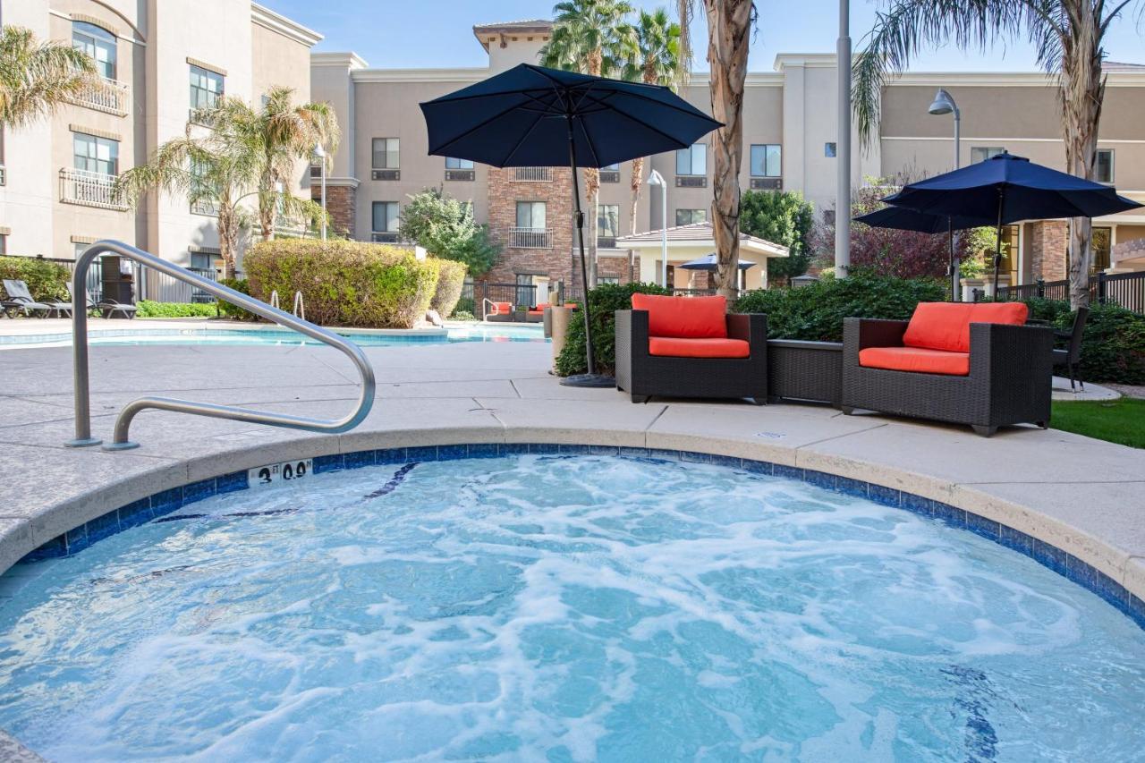 Holiday Inn Express & Suites Phoenix Glendale Dist By Ihg Zewnętrze zdjęcie